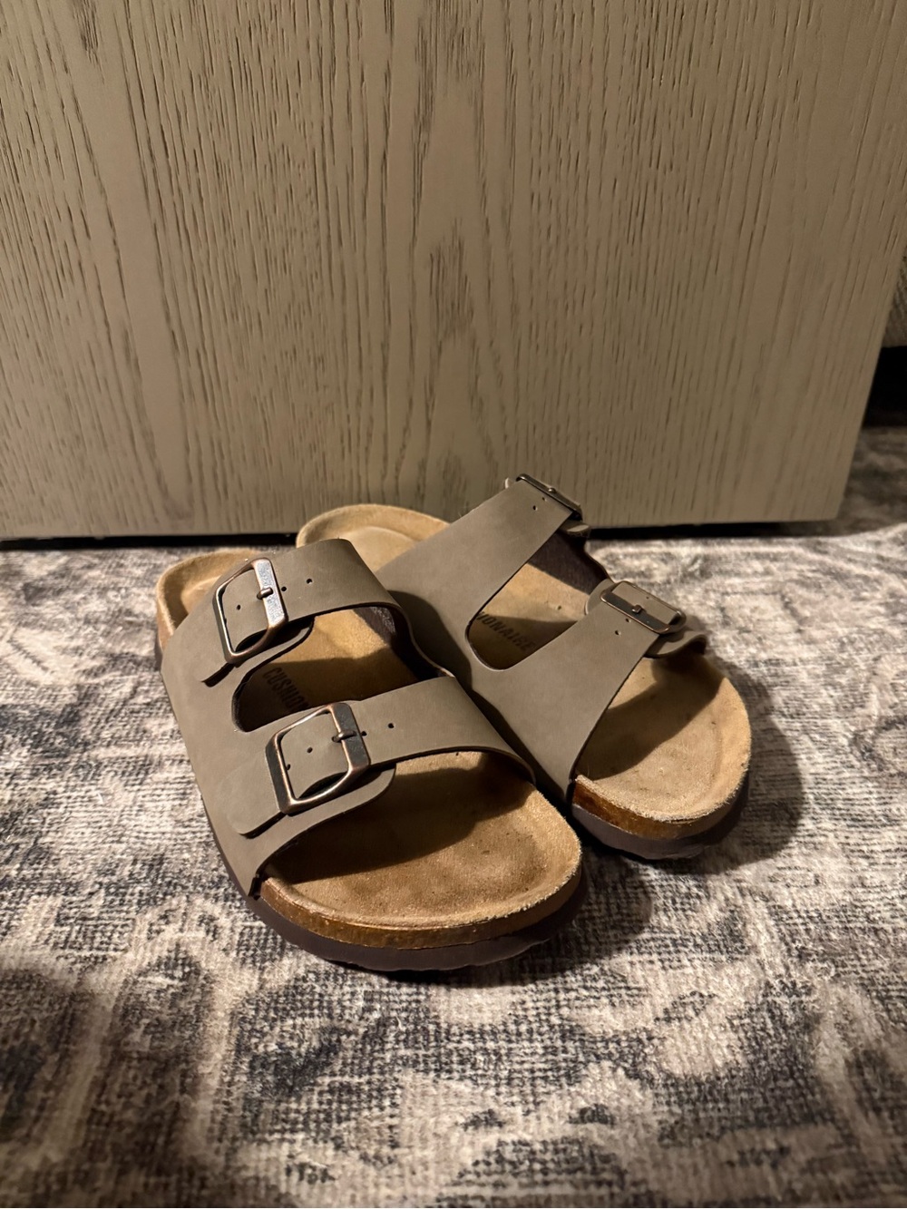 Cushionaire Lane Cork Footbed Sandal Size 8 - Picture 3 of 3